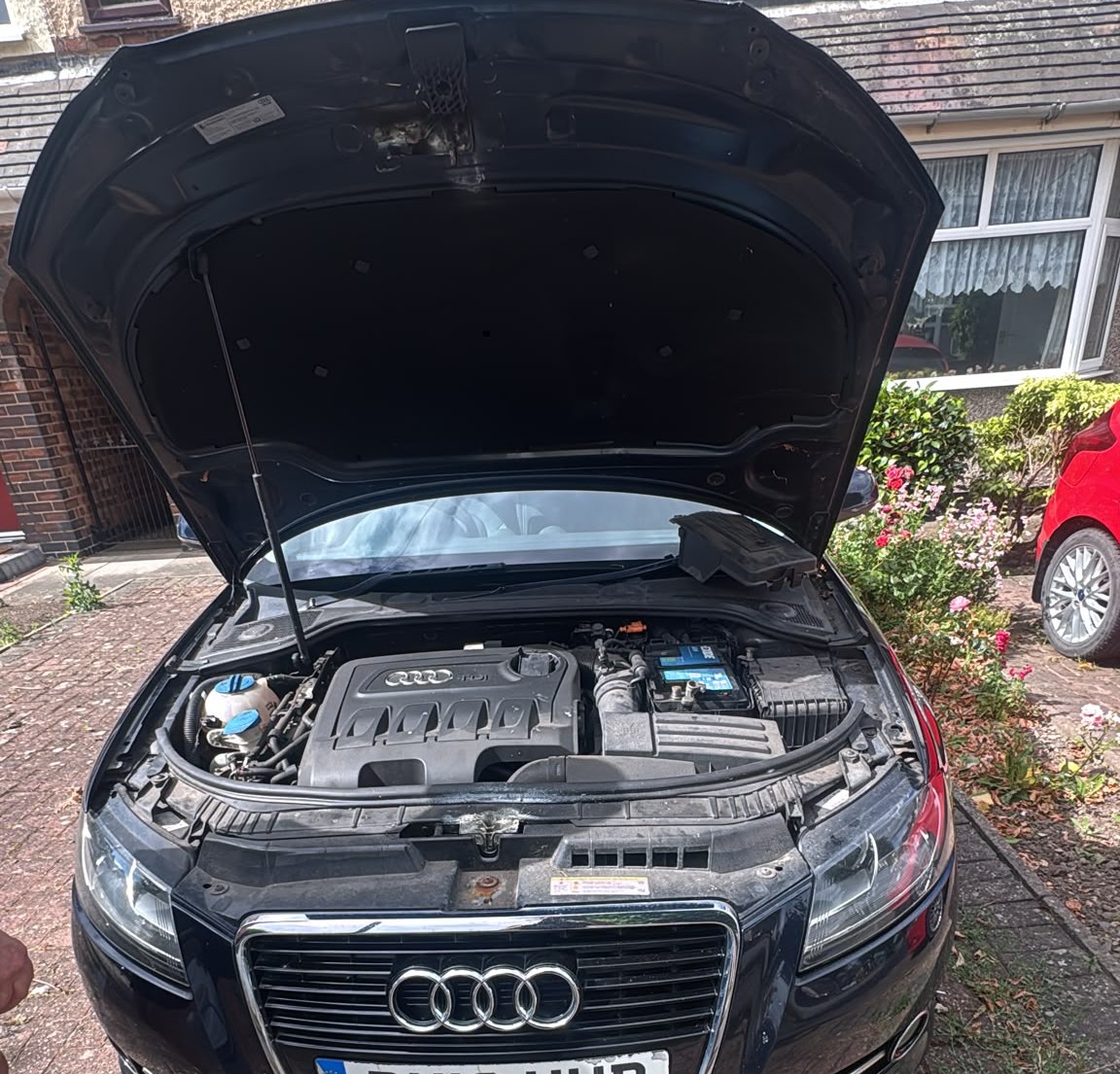 Emergency car battery fitting in Coventry by mobile technician UK